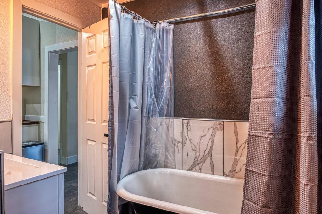 サクラメント 4Br Victorian Walk To Uc Davis & Shriner Med Cenヴィラ エクステリア 写真